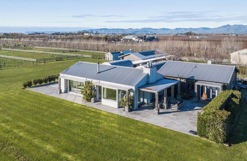 Renwick House | Rapaura Vineyard Escape - Blenheim Retreat