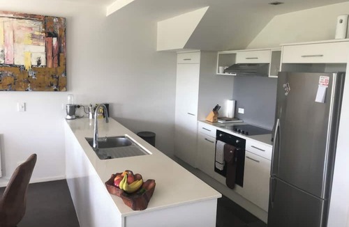 Murrays Bay House | Browns Bay Retreat with Pool Spa Gym and Sauna