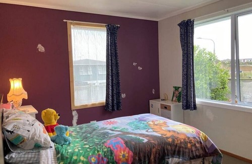 New Plymouth House | Warm and cozy 3 bedroom house in Westown, New Plymouth.