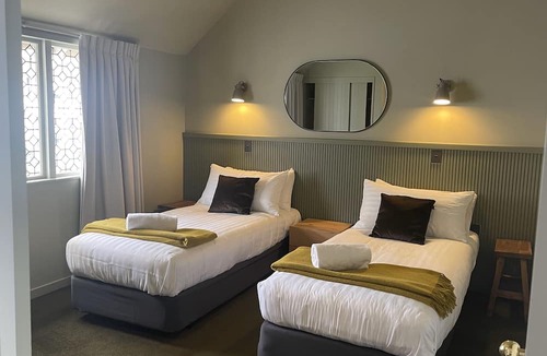 Merivale Hotel | The Elmwood Motel