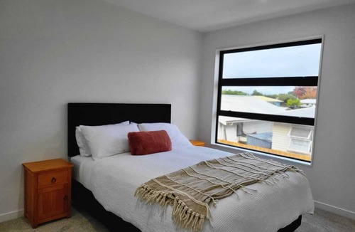 Manurewa House | KTC modern, sleek and cozy house.