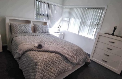 Papatoetoe House | Home close to Amenities and Airport