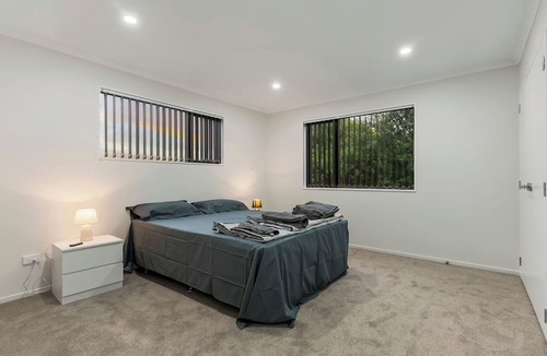 Papakura House | 2 Bed Room House - Holiday Home/Short term Rent