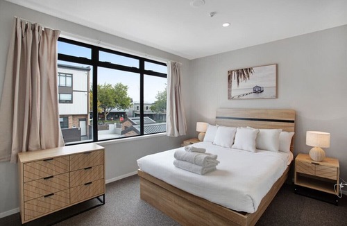 Grafton House | Glen's Townhouse with Parking and Wi-Fi
