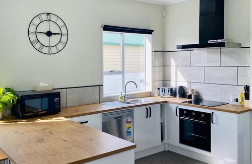 Petone House | Petone Beach - Entire Villa & Optional Sleep-Out