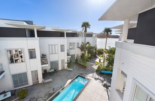 Paihia Apartment | Paihia 2 Bedroom Apartment with Pool