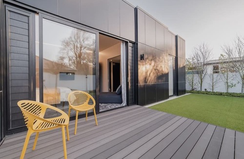 Fendalton House | How the 1% Live - Waiwetu St Sleeps 15