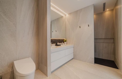 Fendalton House | How the 1% Live - Waiwetu St Sleeps 15