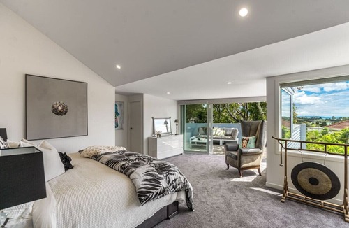 Devonport House | Artistic Mount Vic Villa
