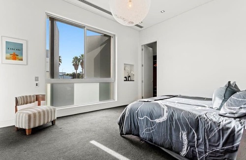 Newton House | The Cube on Upper Queen Street