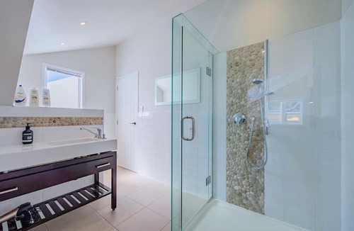 Arkles Bay House | Go to beach from your own track