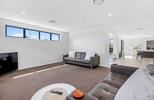 Papamoa Beach House | Sol Escape - Papamoa Beach Holiday Home