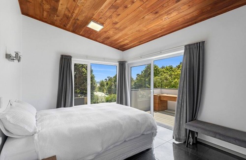 Pohara House | Bay Vista Retreat