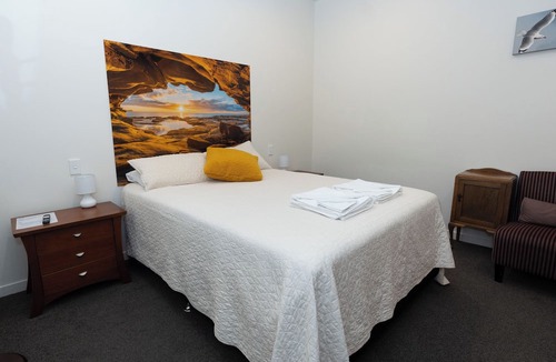 Oakura Bed & Breakfast | Tui Lodge