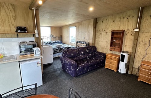 Kaimiro Cabin | Farmstay on Bedford