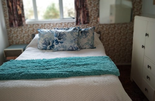 Karkari Peninsula Cottage | Classic Kiwi Bach.