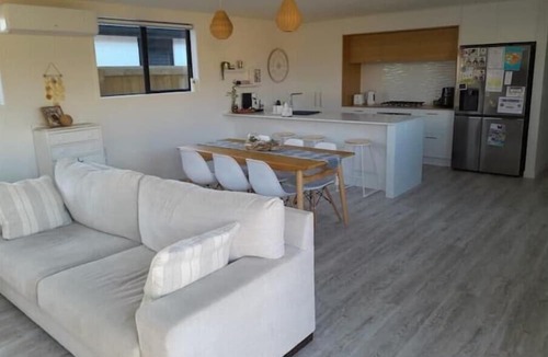 Papamoa Beach Apartment | Family Beach House