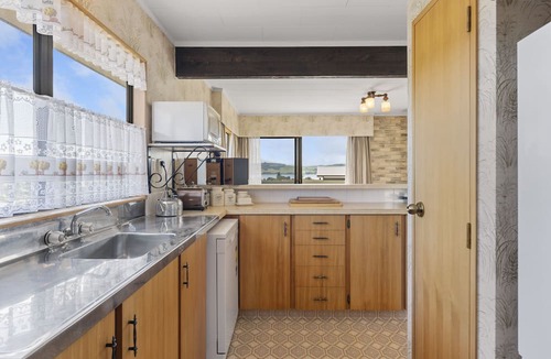 Richmond Heights House | Richmond Views - Lake Taupo Holiday Home