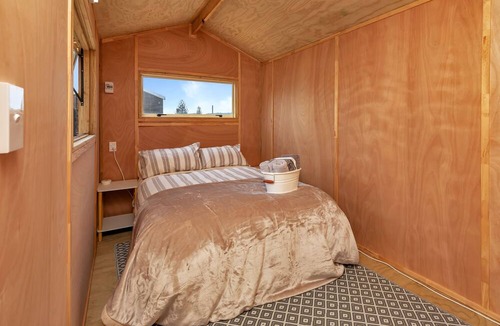 Waipapakauri Cottage | Karo Hut A - Ninety Mile Beachfront Cabin