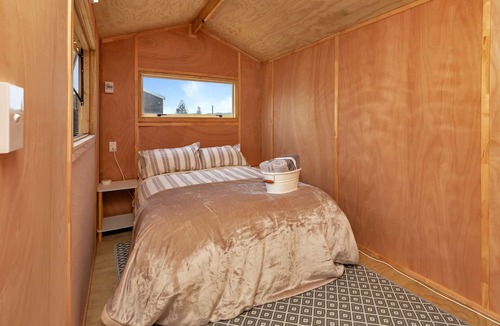 Waipapakauri House | Karo Hut B - Ninety Mile Beachfront Cabin