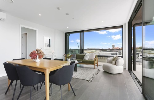 Mount Eden Apartment | Enfield Sky- Brand New Penthouse