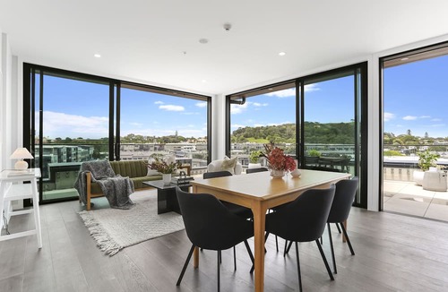 Mount Eden Apartment | Enfield Sky- Brand New Penthouse