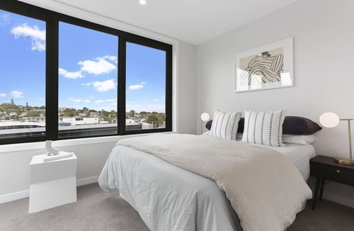 Mount Eden Apartment | Enfield Sky- Brand New Penthouse