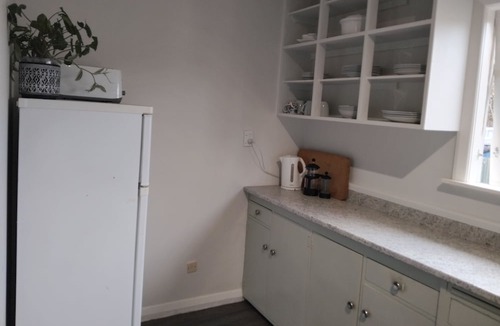Waitarere Beach House | The Seashell - central, private, comfortable Incl bedding and linen, wifi