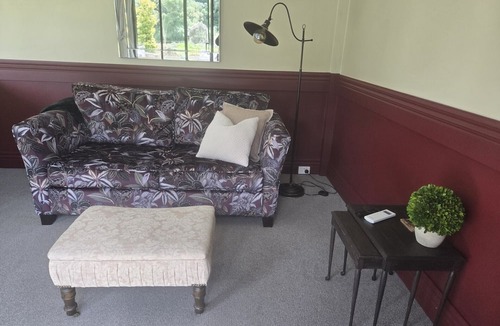 Paraparaumu Villa | Private Country Cottage