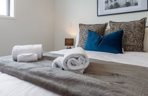 Upper Riccarton House | Upper Riccarton dream - 2 bed 2 bath w/carpark