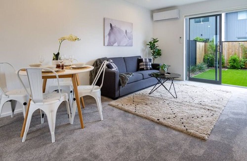 Upper Riccarton House | Upper Riccarton dream - 2 bed 2 bath w/carpark