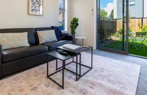 Upper Riccarton House | Botanic Bliss Townhouse- 2bed 2bed w/park
