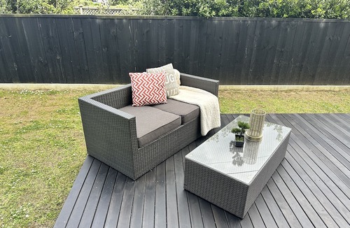 Orewa Apartment | Beachcomber Orewa 200m from Bars and Restaurants across the road from the beach