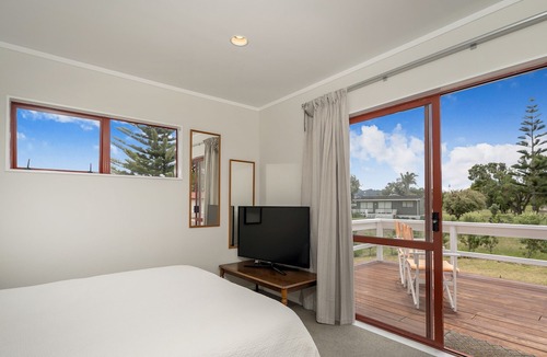 Pauanui House | Seascape Bach - Pauanui Holiday Home