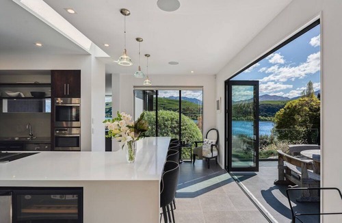 Lake Hayes House | Hawthorne House - Lake Views