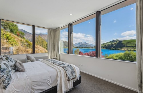 Lake Hayes House | Hawthorne House - Lake Views
