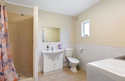 Papamoa Beach Cottage | Beach Haven - Papamoa Downstairs Unit