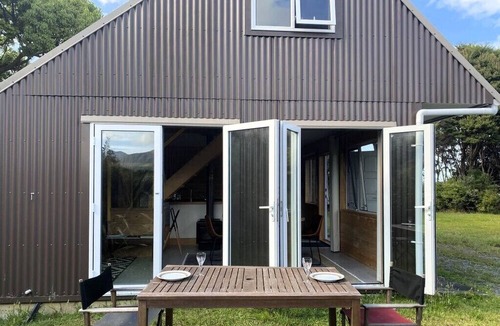 Whangaparapara Harbour Cabin | Creature comfort off the beaten track, Whangaparapara