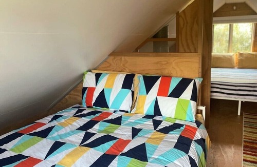 Whangaparapara Harbour Cabin | Creature comfort off the beaten track, Whangaparapara