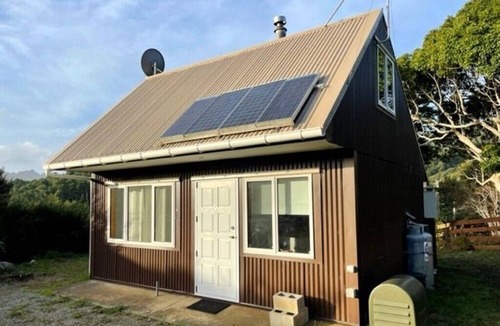 Whangaparapara Harbour Cabin | Creature comfort off the beaten track, Whangaparapara