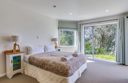Oneroa Villa | Absolute Beachfront Oneroa