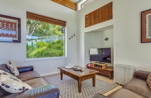 Oneroa Villa | Absolute Beachfront Oneroa