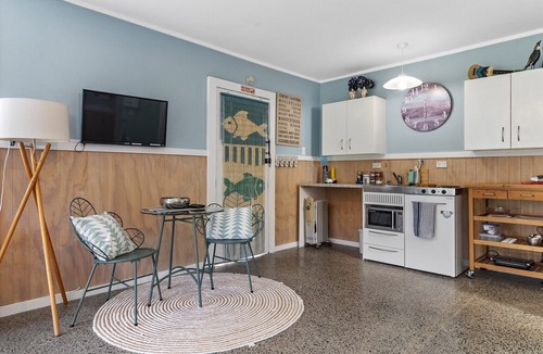 Whangamata House | Harbour View Cottage