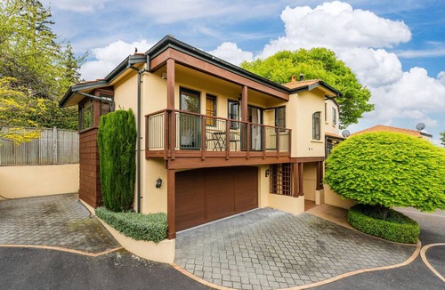 Rainbow Point House | Rainbow Point Lakeside - Taupo Holiday Home