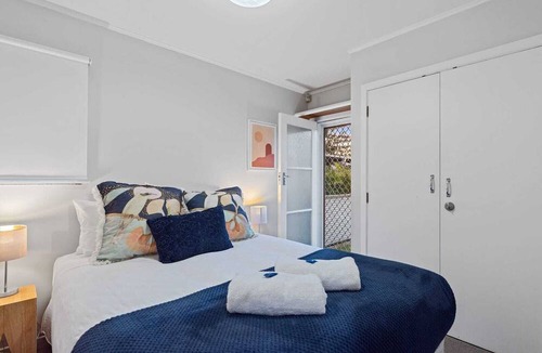 Mount Maunganui House | Central Mount Cottage