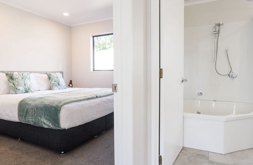 Woodhill Hotel | Bk's Pohutukawa Lodge