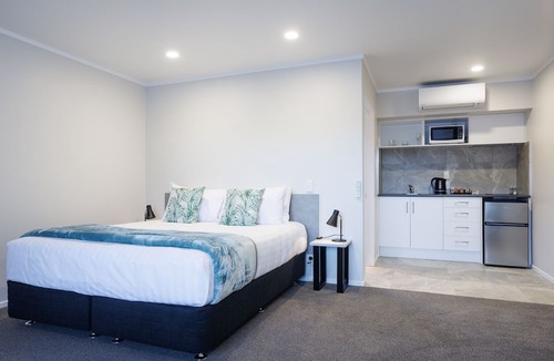 Woodhill Hotel | Bk's Pohutukawa Lodge
