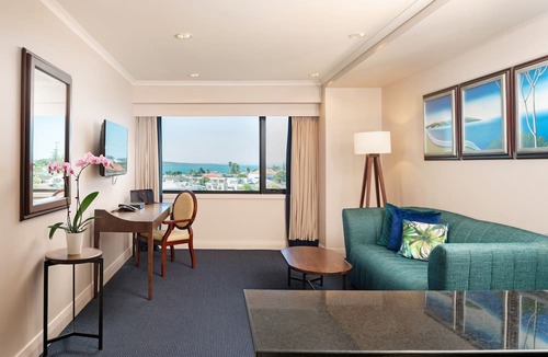 Takapuna Hotel | The Spencer Suites By Castle