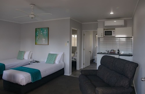 Gisborne Hotel | Bk's Palm Court Motor Lodge