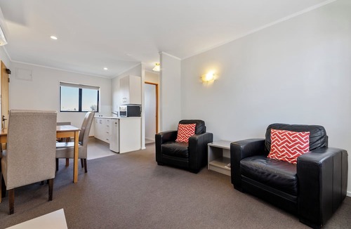 Springlands Hotel | Knightsbridge Court Motor Lodge